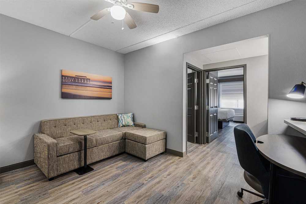 Suite, 1 King Bed, Non Smoking (with Sofabed) - Photo 2