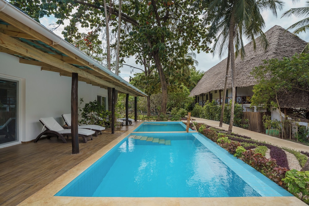 SWIM-UP GARDEN VIEW BUNGALOW