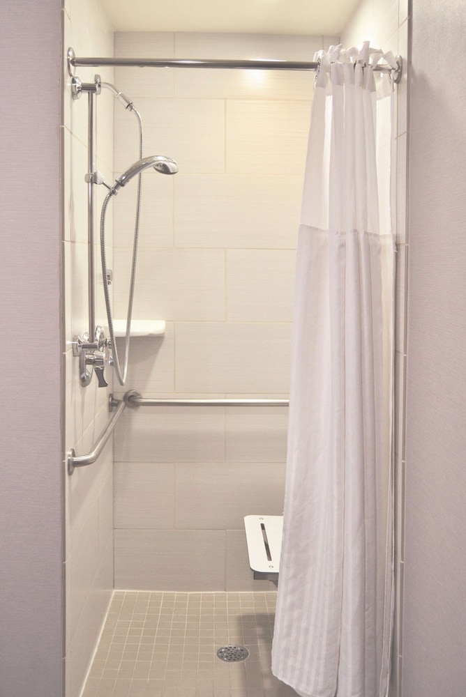 Room, 1 King Bed, Accessible (3x3 Shower) - Photo 7