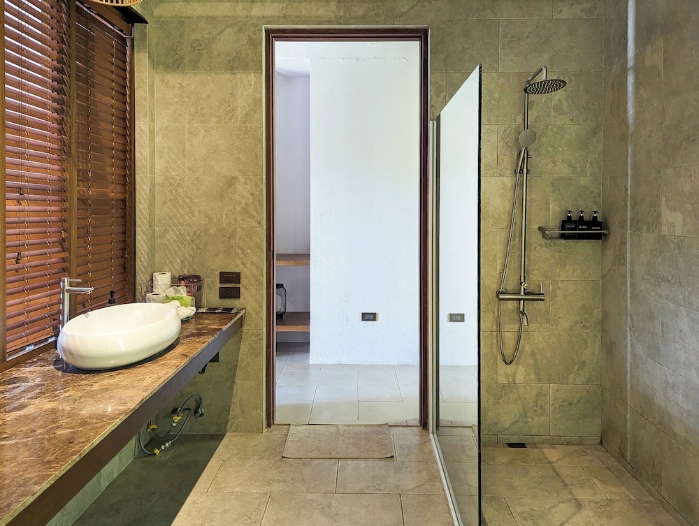 Premier Villa, Sea View photo 3