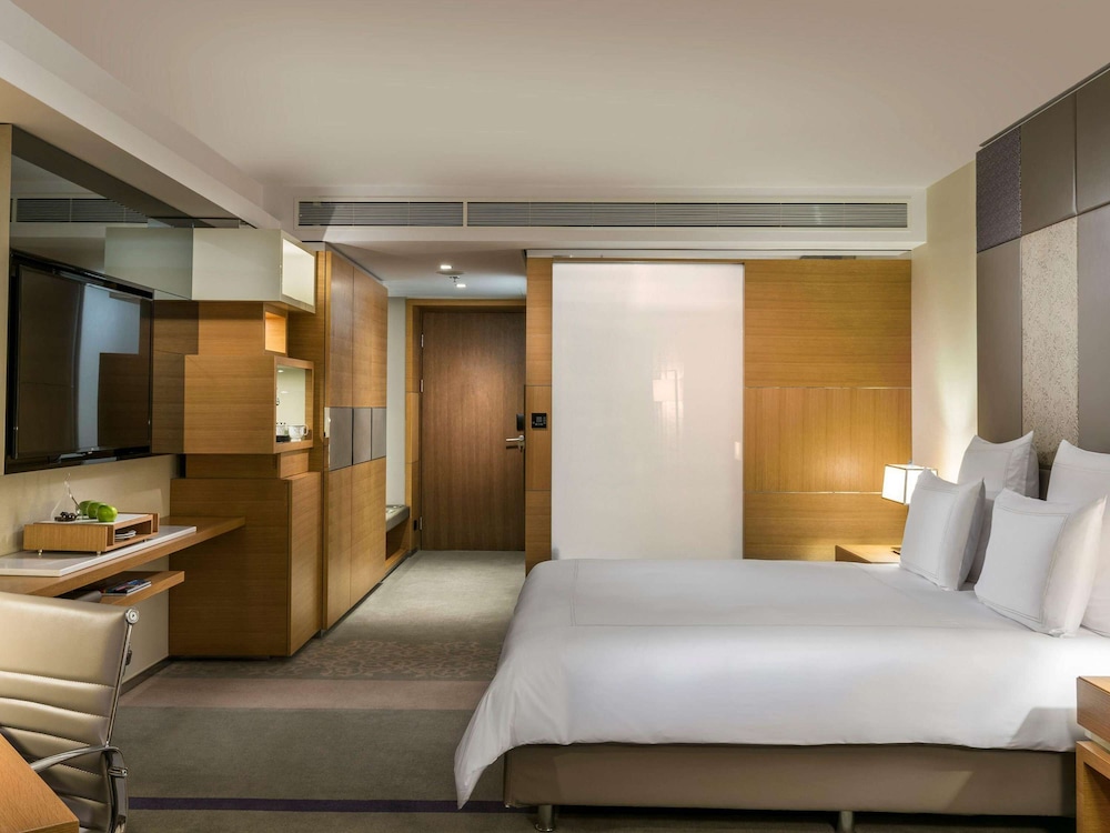 Executive Suite, 1 King Bed with Sofa bed, Terrace with executive lounge access