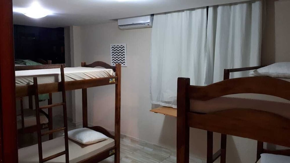 Shared Dormitory, Women only (Quatro irmãos)