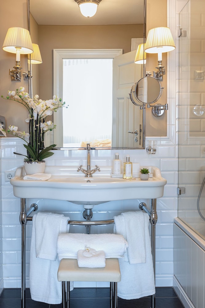 Deluxe Suite - Photo 6