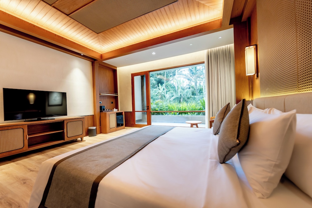 Suite Room with Jungle View