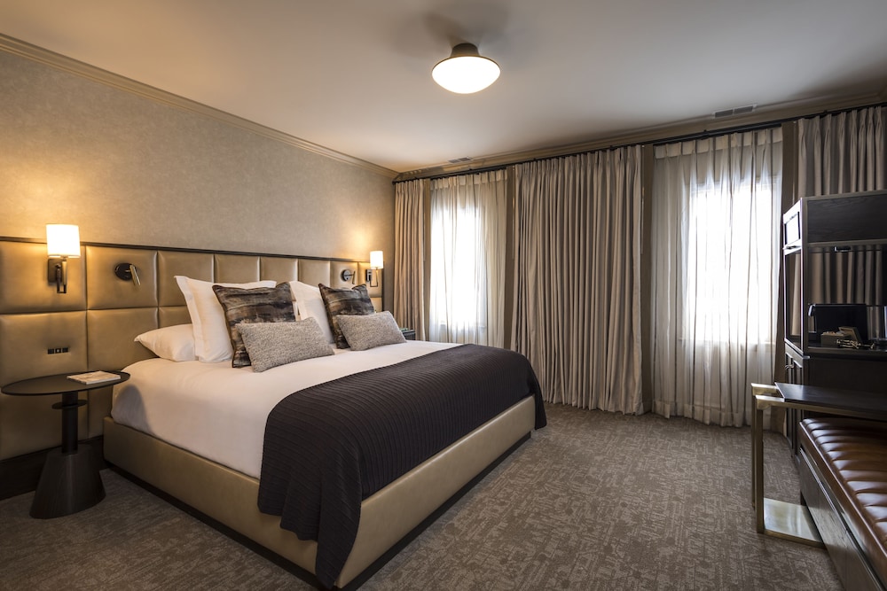 Premium Room, 1 King Bed with Sofa bed (Main Lodge The Glen) photo 3