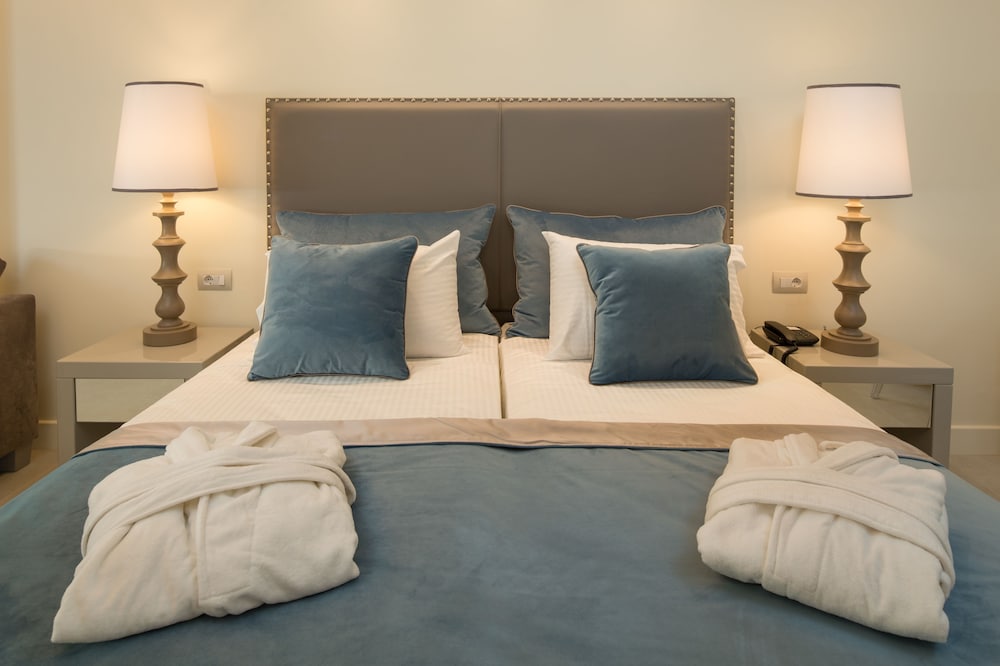Deluxe Room, Garden View thumbnail 6