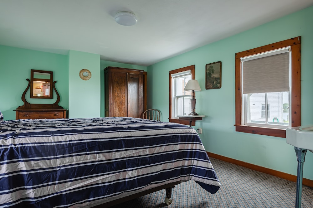 Room, 1 Queen Bed, Private Bathroom (#56 Annex Building) photo 1