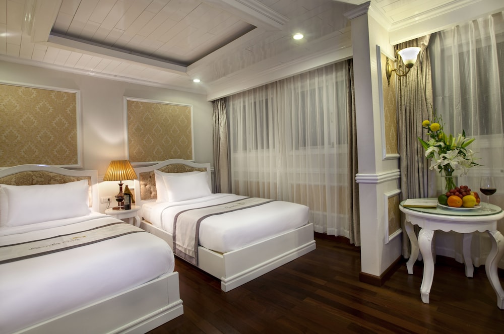 Junior Double or Twin Room, 1 Double or 2 Twin Beds, Bathtub, Ocean View photo 1