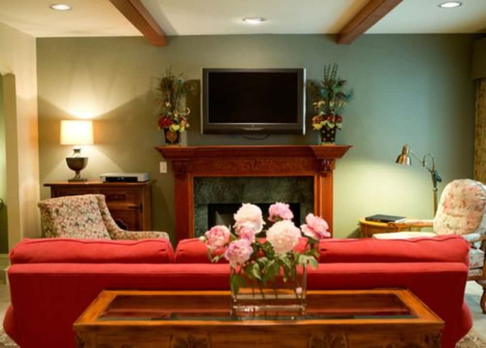 Riviera Cottage