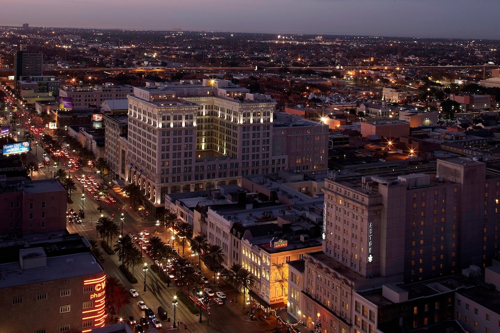 Premium, Larger Guest Room, 1 King, Canal Street View - Photo 2