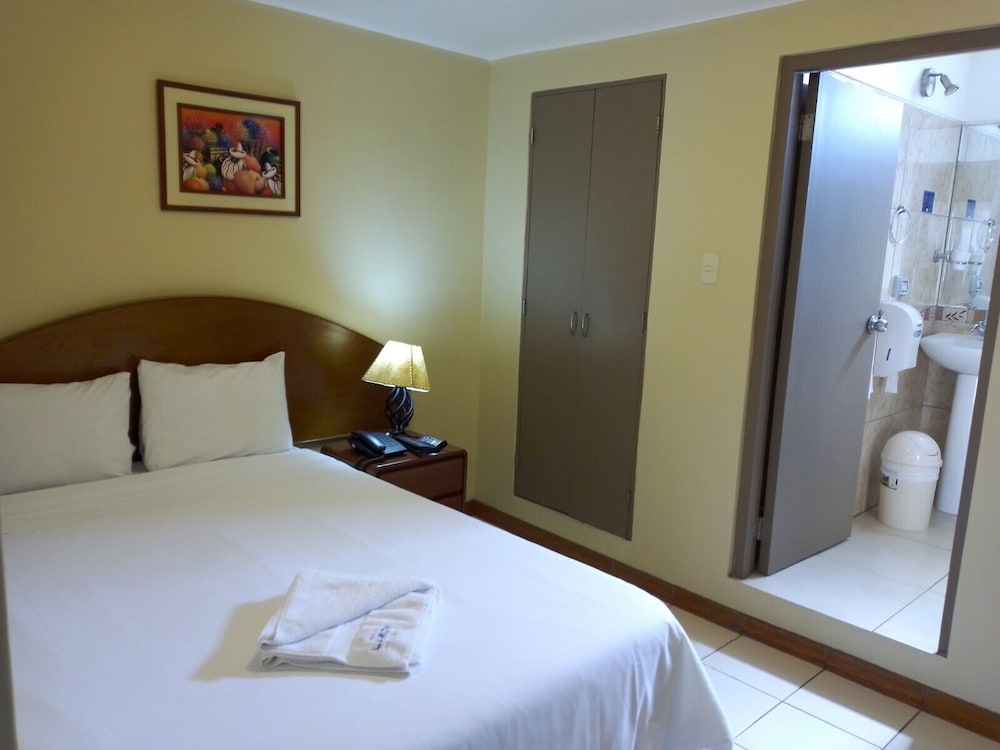 Economy Double Room (Piso 7) photo 3
