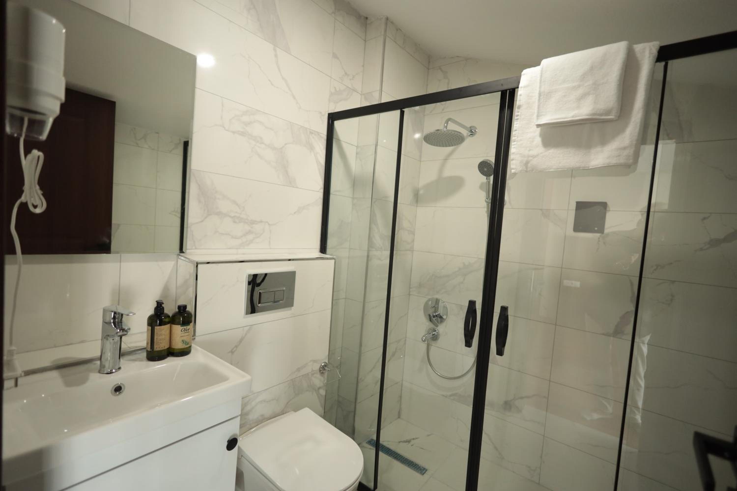 Triple Room with Balcony - Photo 3