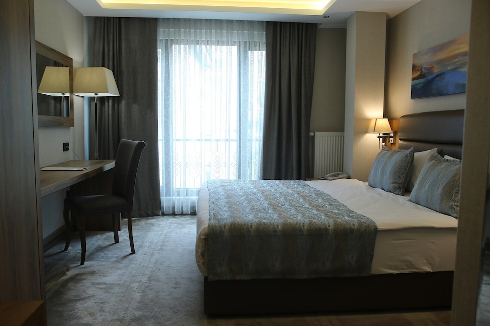 Economy Room