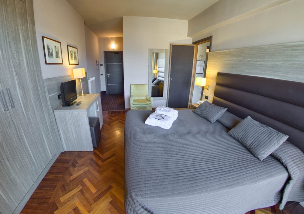 Classic Room, 1 Queen Bed, Garden View (Spa access) photo 2