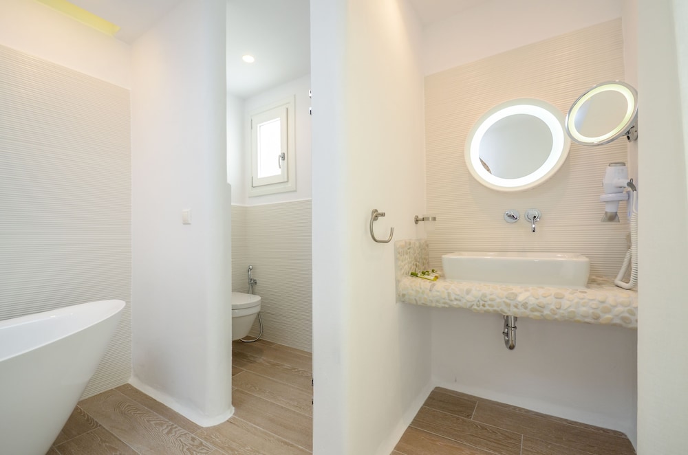 Grand Suite, 1 King Bed, Sea View, Executive Level photo 3