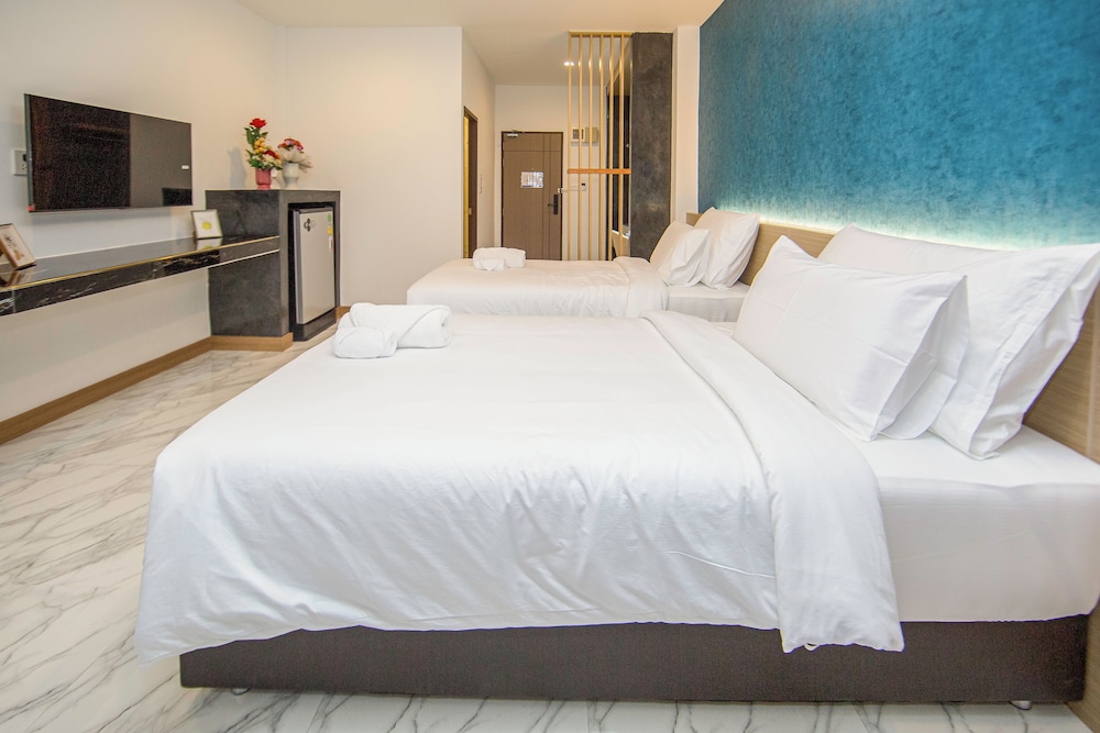 Premier Twin Room - Photo 8