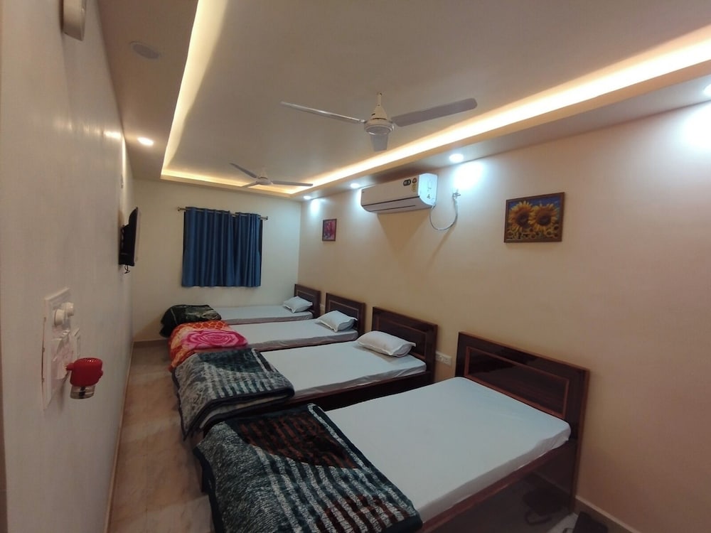 Economy Shared Dormitory, 1 Twin Bed, Air conditioning, City View