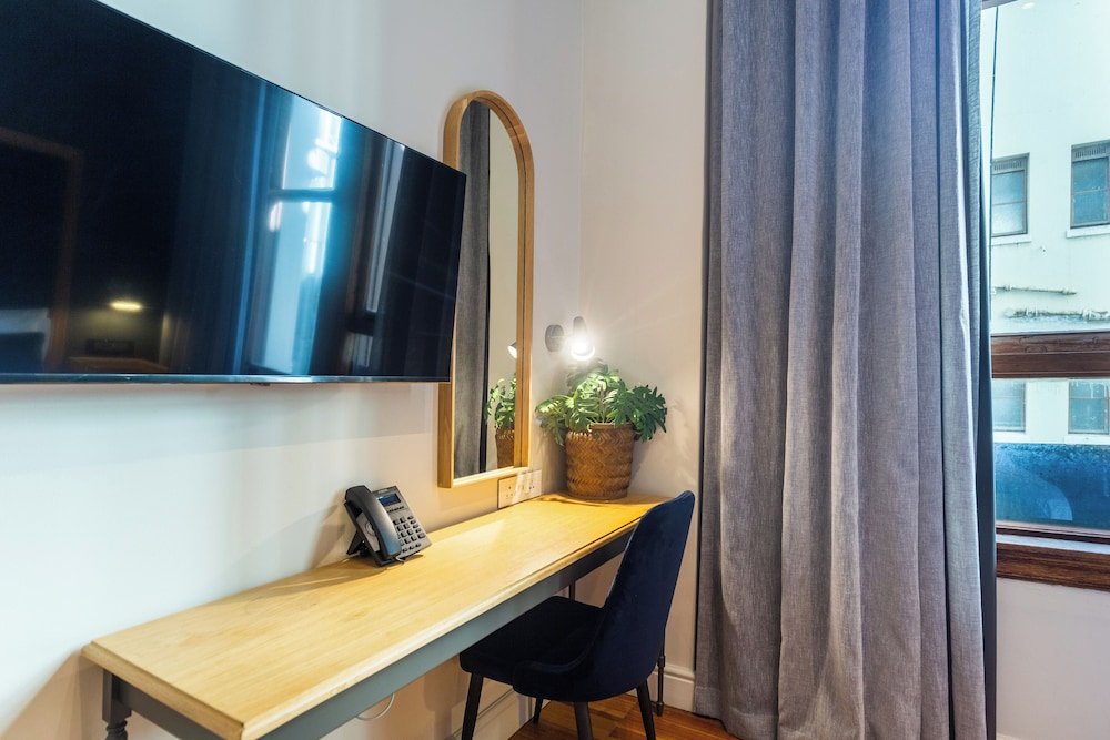 Deluxe Room - Photo 10