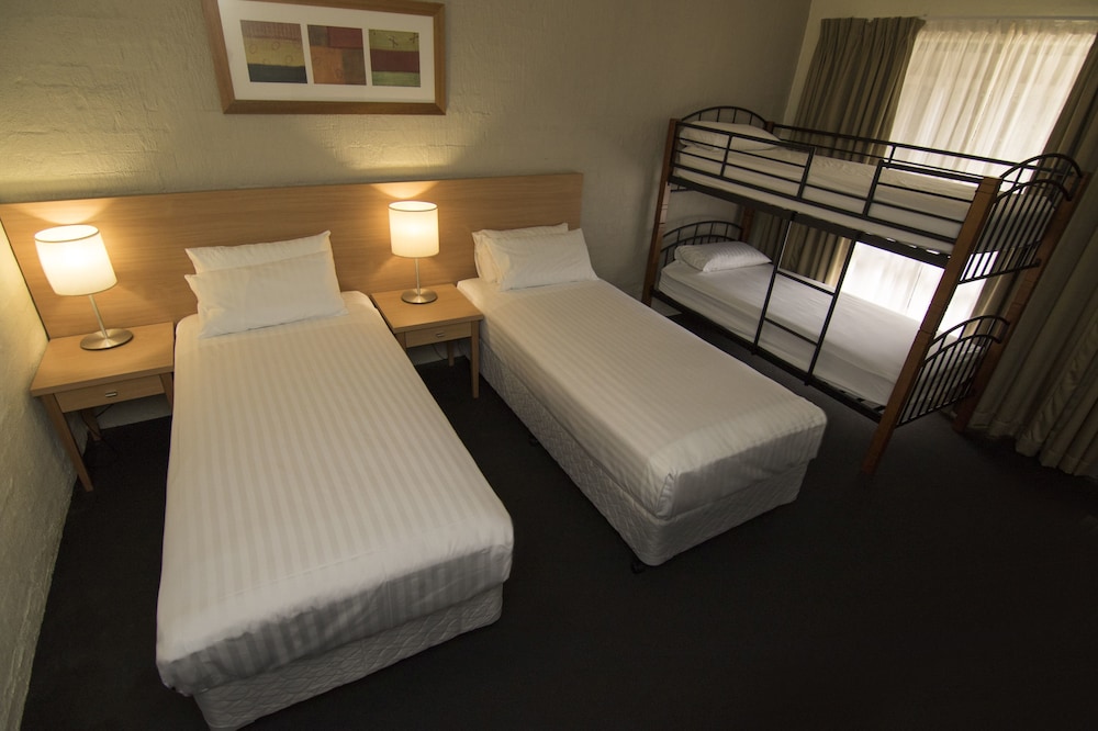 Standard Room (1 King Bed and 1 Bunk Bed) - Photo 1