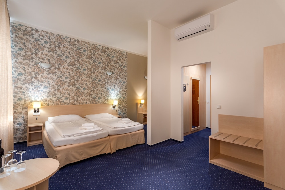Triple Room photo 2