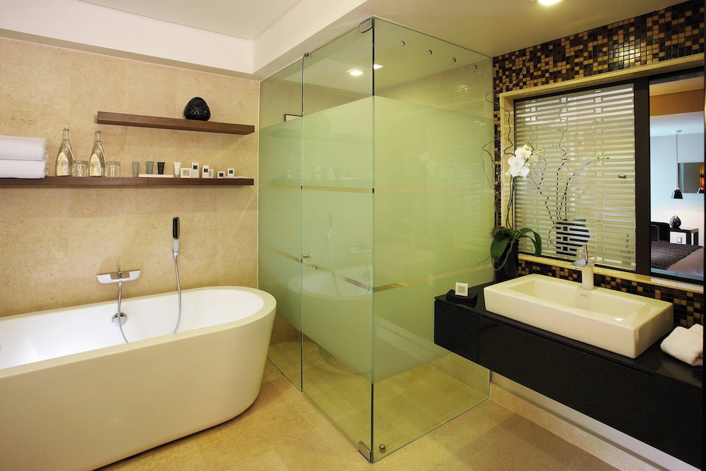 Junior Suite, 1 King Bed - Photo 3