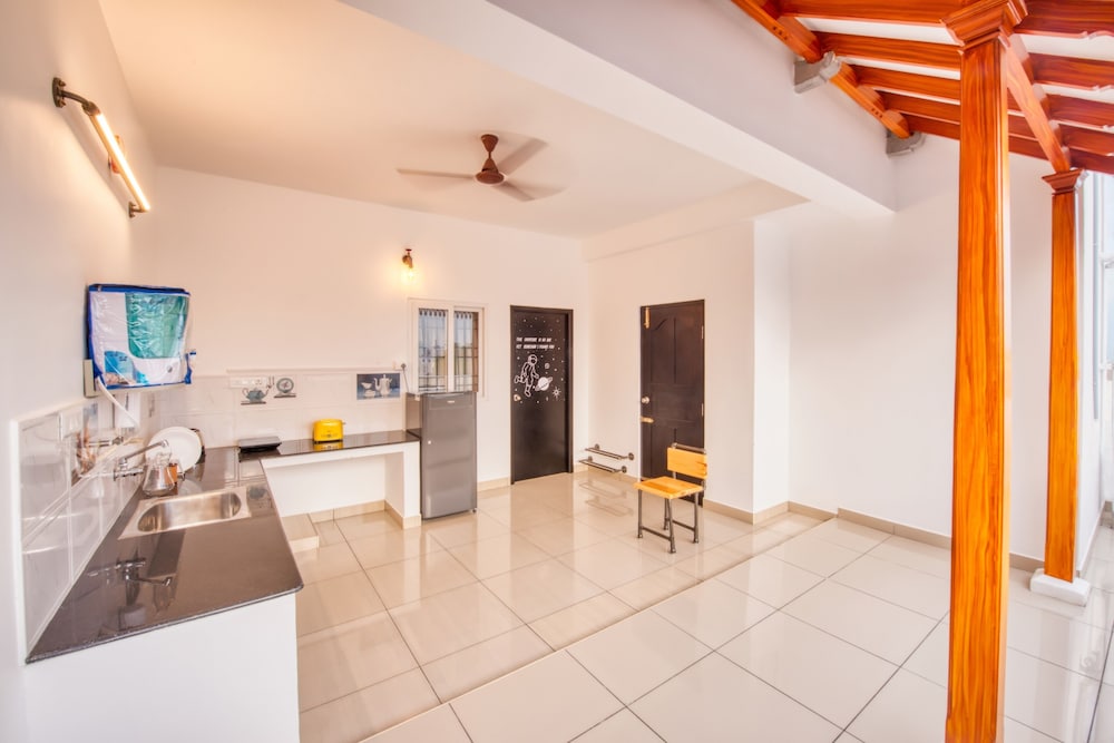 Deluxe Room, Kitchen - Photo 4