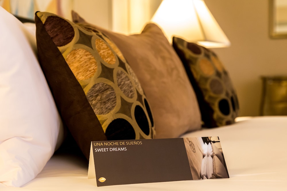 Premium Room, 3 Twin Beds thumbnail 6