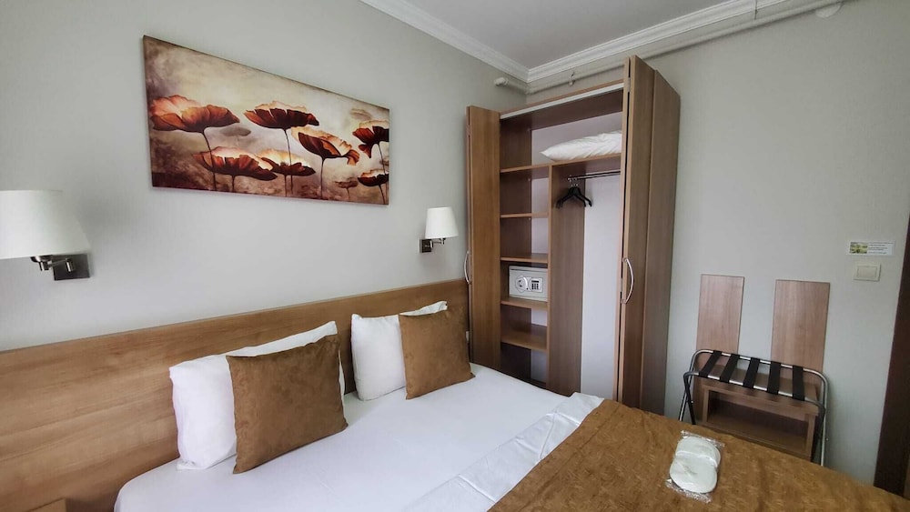 Family Suite, 1 Bedroom, Kitchenette, City View photo 2
