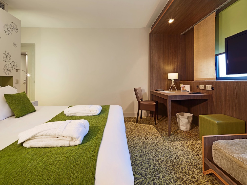 Standard Room, 2 Twin Beds, Bathtub - Photo 3