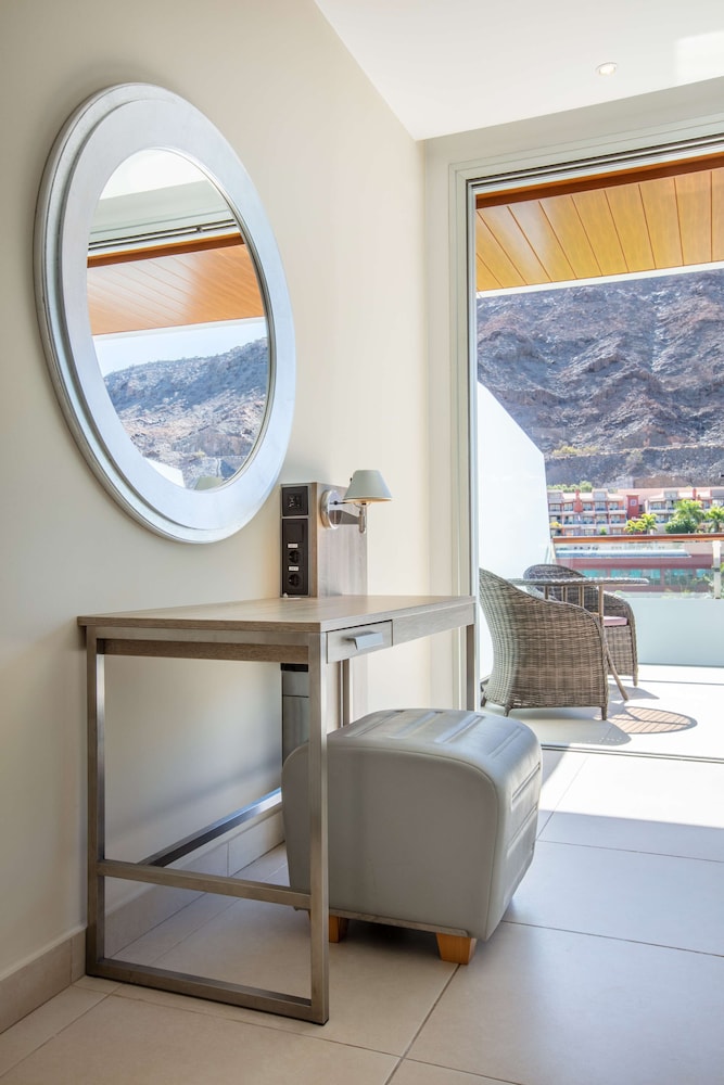 Superior Room, Balcony, Pool View