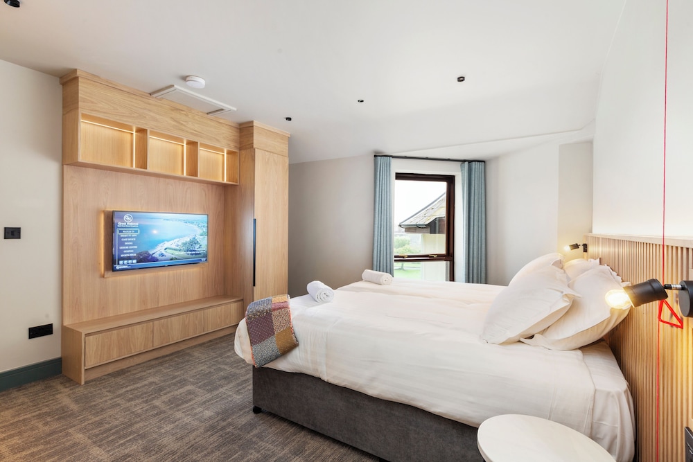 One Bedroom with Resort View Disabled Unit photo 1