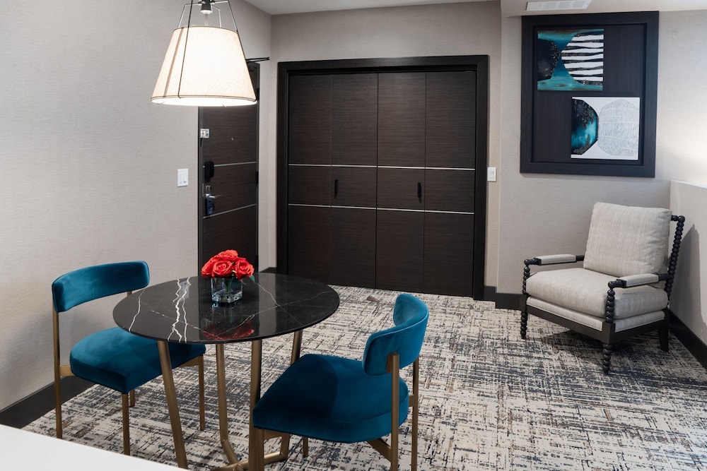 Single Room, 1 King Bed, City View (View), photo 6