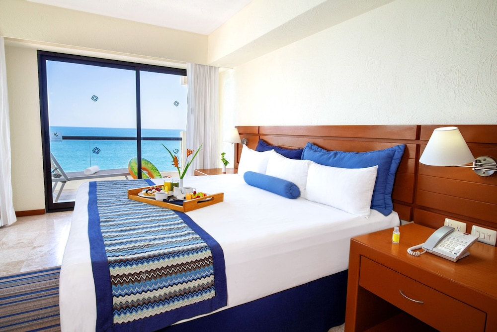 Two Bedroom Family Suite Ocean View - Photo 1