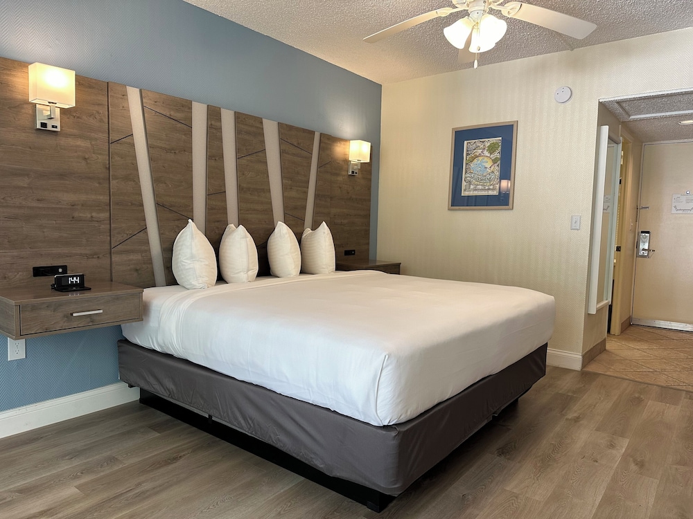 Deluxe Water View King - Photo 4