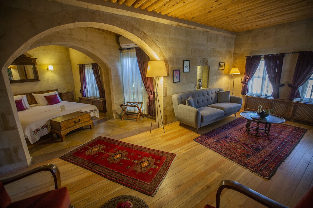 Royal King Suite - Photo 4