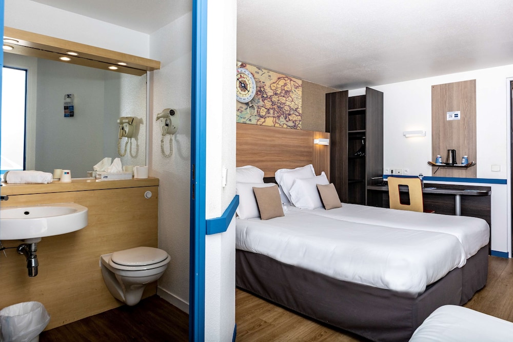 Standard Room, 3 Twin Beds photo 2