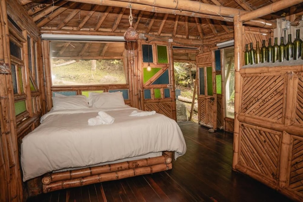 Superior Bungalow, 1 Queen Bed photo 2