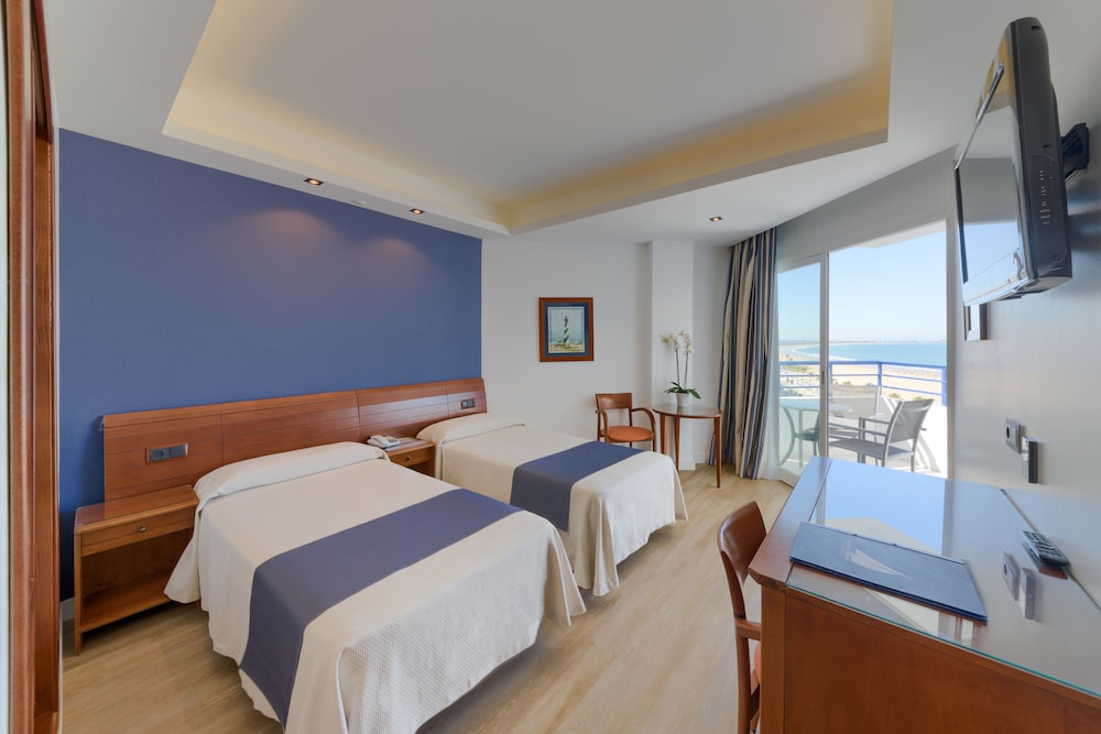 Double or Twin Room, Sea View - Photo 1
