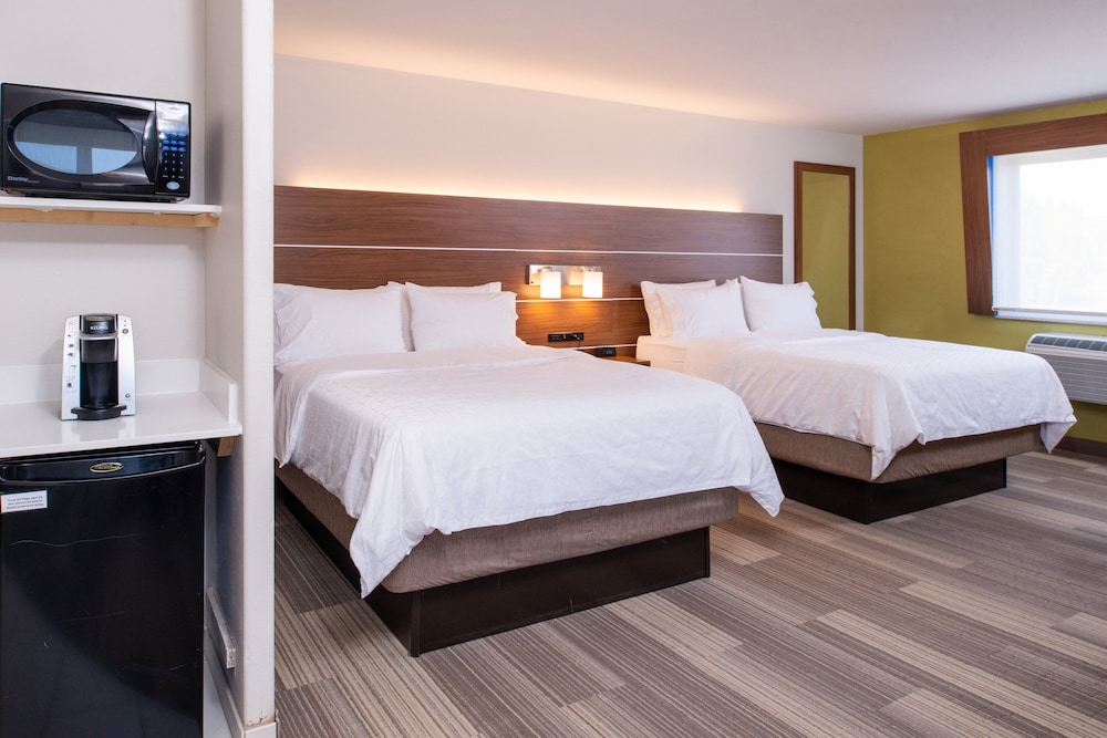 Suite, Multiple Beds - Photo 3