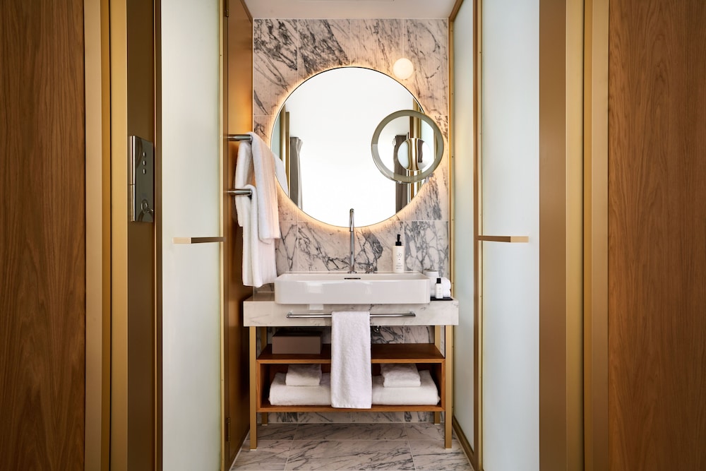Henrietta Suite thumbnail 5