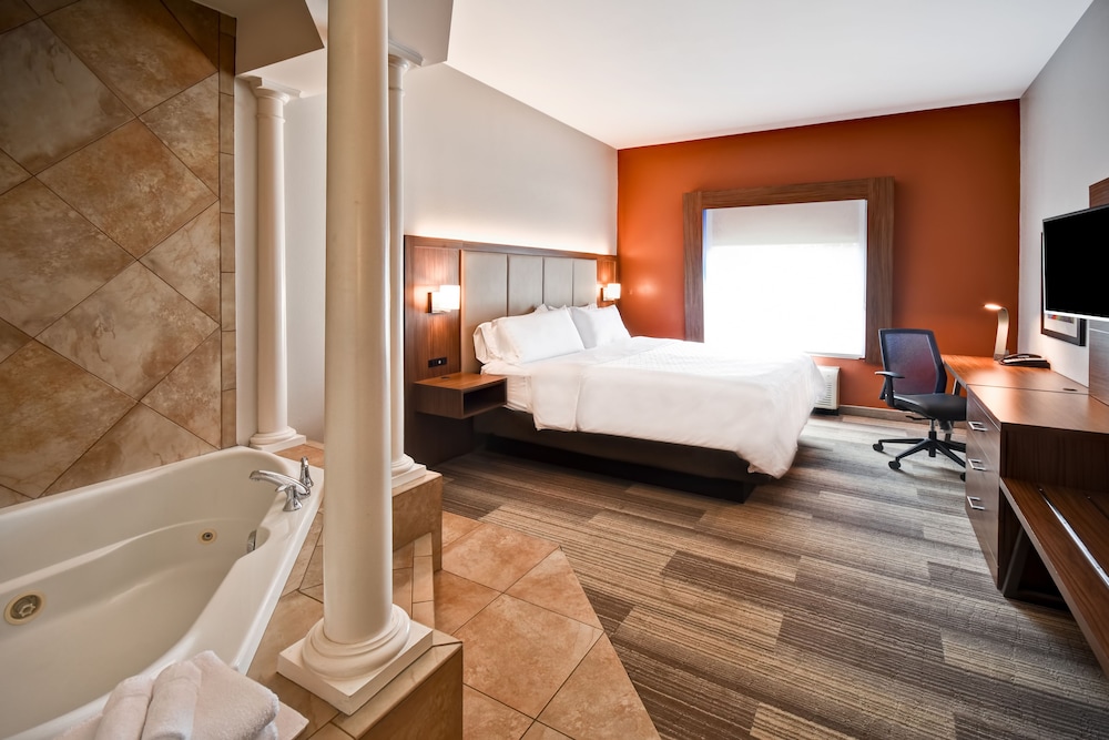 Suite, 1 King Bed, Jetted Tub - Photo 3