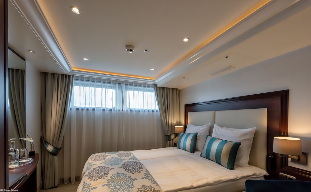 Standard Double or Twin Room, 1 Queen Bed photo 2