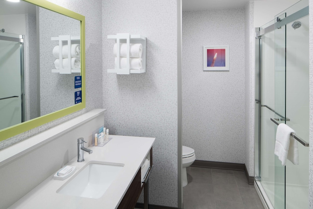 Room, 1 King Bed, Accessible, Non Smoking (Hearing) - Photo 6