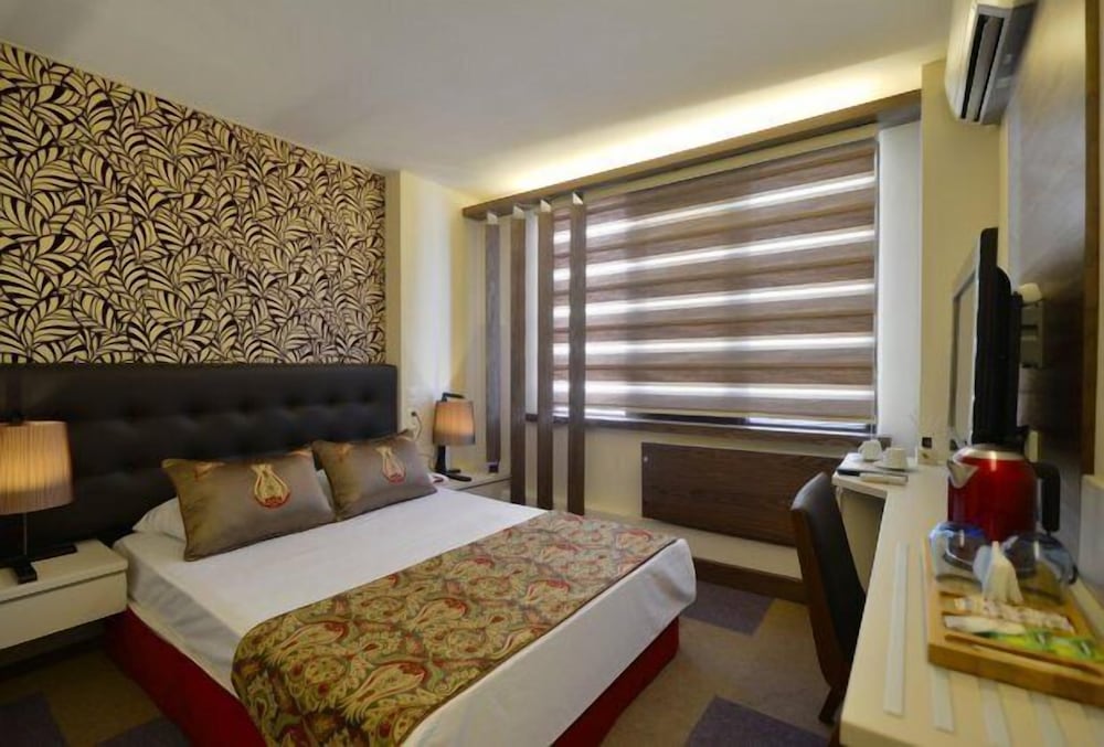 Classic Double Room Single Use, 1 Large Twin Bed photo 2