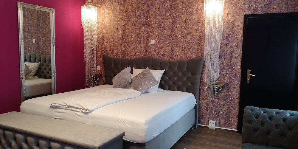 Signature Room, 1 King Bed, Non Smoking, Kitchenette ("Der Wilde Markgraf")