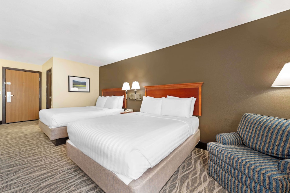 Standard Room, 2 Queen Beds, Non Smoking, Refrigerator & Microwave (Pet Friendly) - Photo 3
