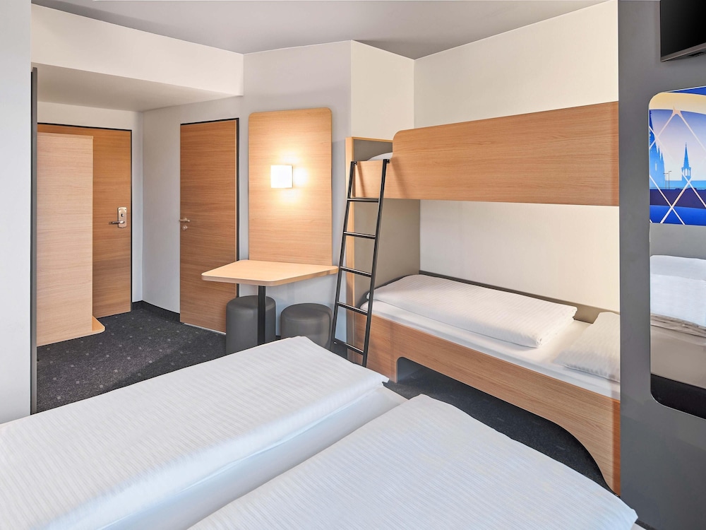Family Quadruple Room photo 3
