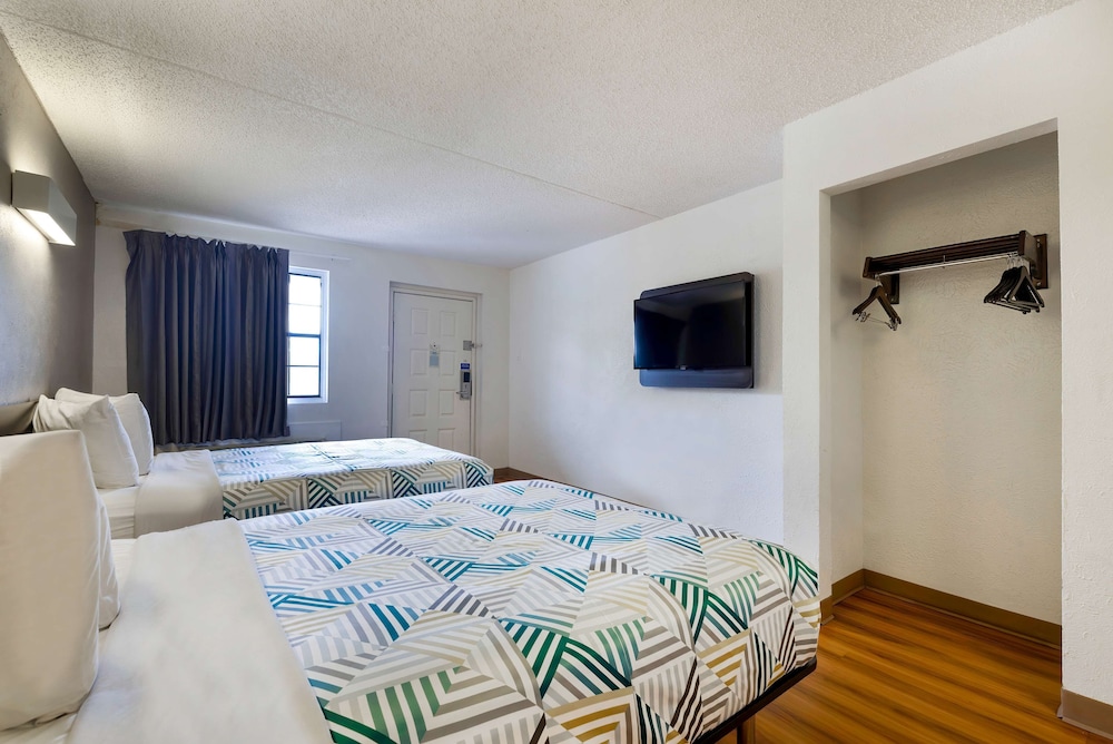 Standard Room, 2 Double Beds, Non Smoking - Photo 4