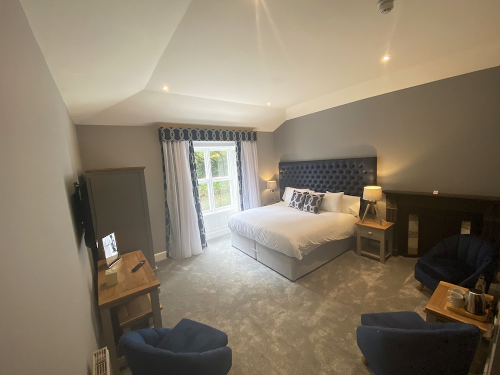 Family King or Twin Room, Multiple Beds, Jetted Tub and Shower