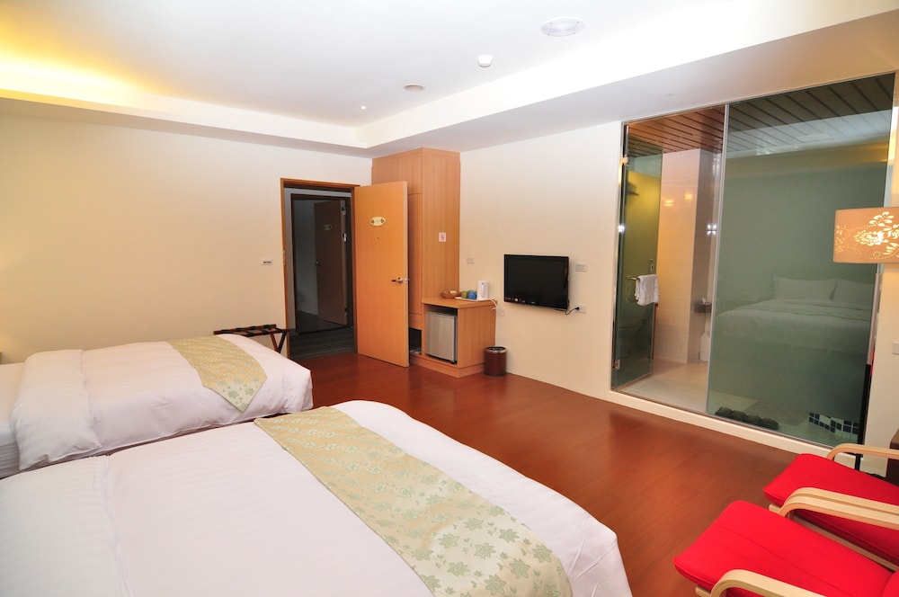 Family Quadruple Room, 2 Double Beds photo 3